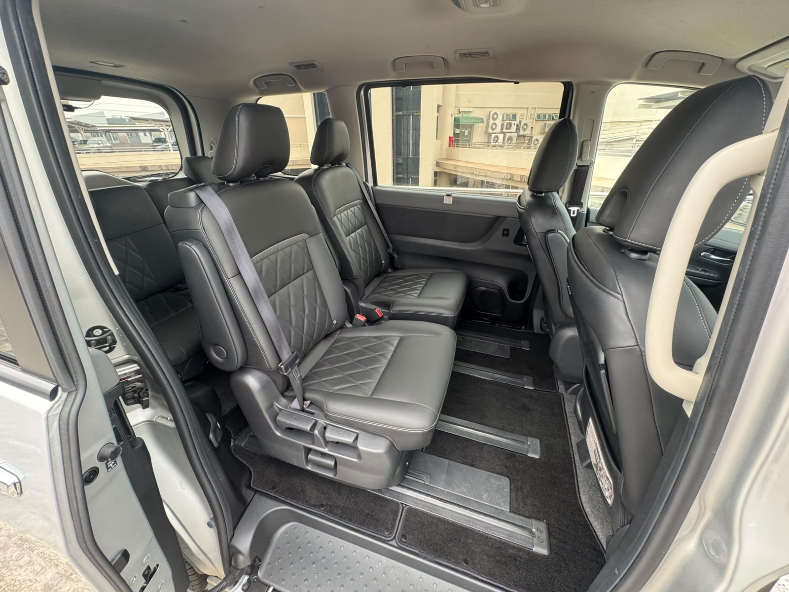 Nissan Serena e-POWER Highway Star Prestige photo 7